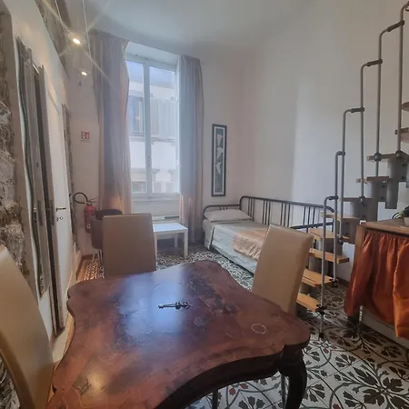 LA SEDE DELL'ARTE Monolocale Studio e Camere in Torre Medievale vicino a Duomo e Piazza Signoria-3